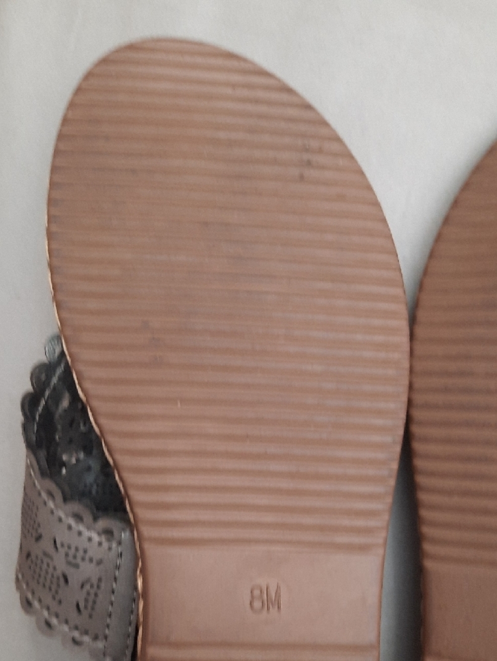 Palms Gray's Laser-Cut Thong Sandals for Women in Size 8M - Picture 9 of 10